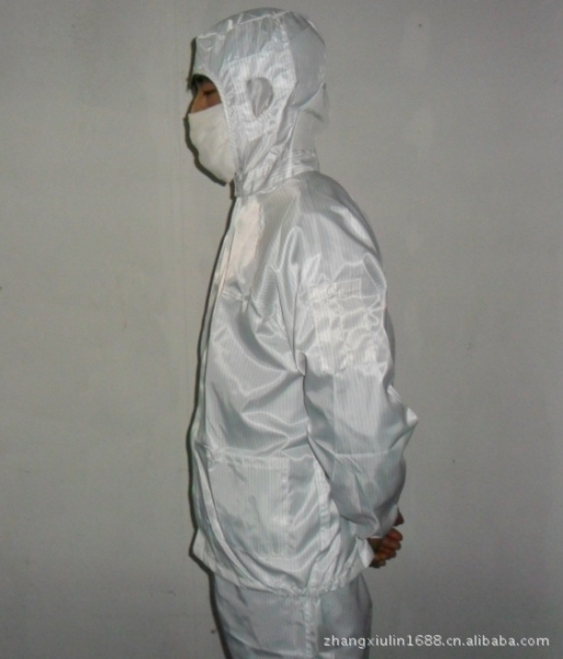 二分体洁净服，帽与衣相连，裤子单独